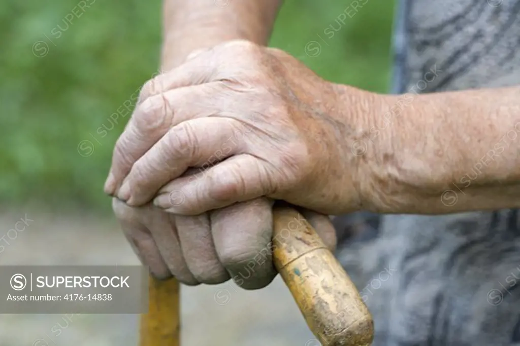 HANDS OF OLD WOMAN
