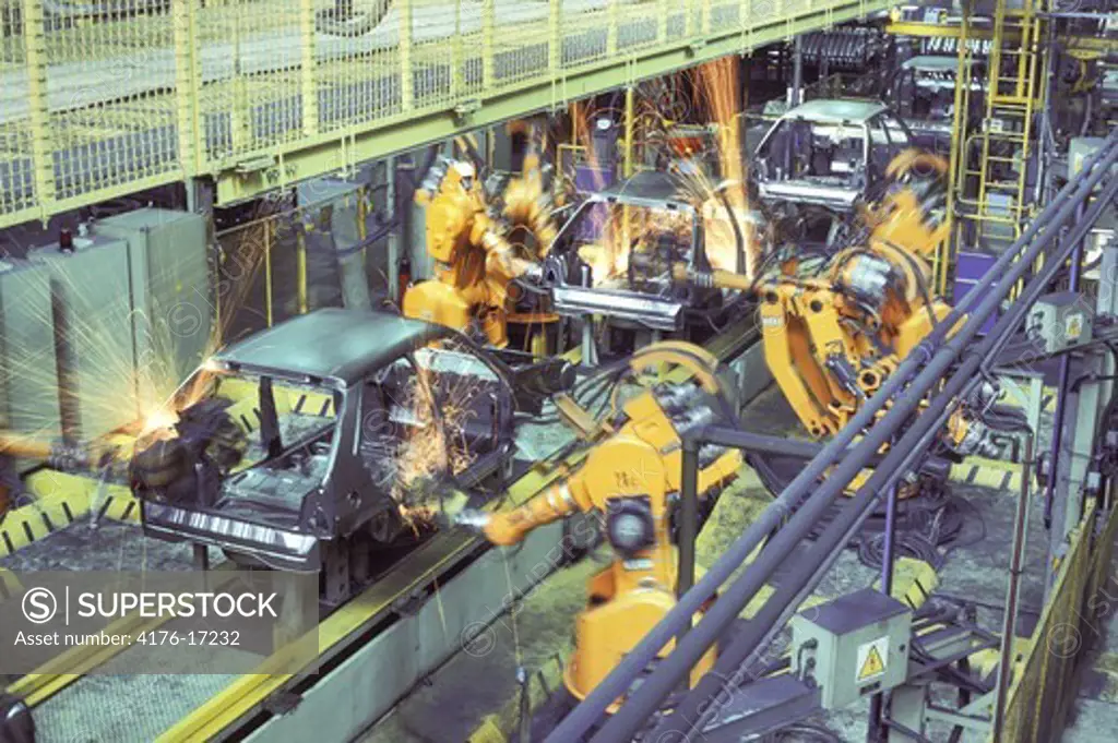 AUTOMOTIVE INDUSTRY CAR ASSEMBLY BY ROBOT WELDING