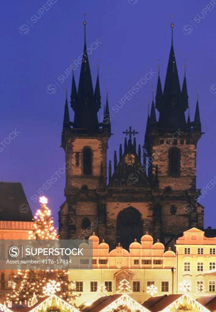CHRISTMAS MARKET TYN CHURCH OLD TOWN SQUARE PRAGUE CZECH REPUBLIC