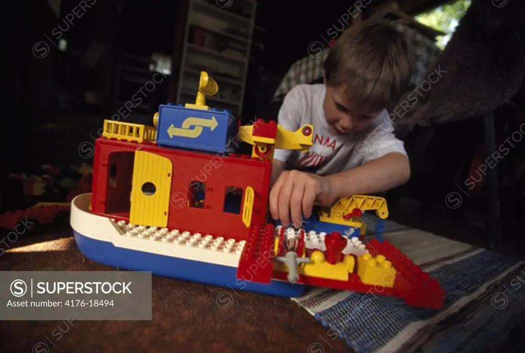 David bygger bat med Lego 6ar