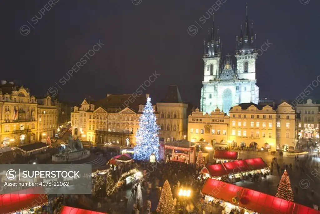 CZECH REPUBLIC PRAGUE THE OLD TOWN SQUARE CHRISTMAS MARKET