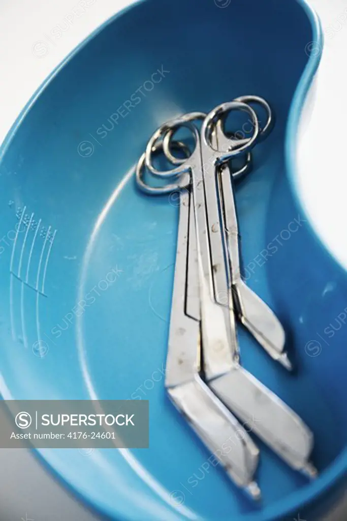 Image of medical scissors in a blue container