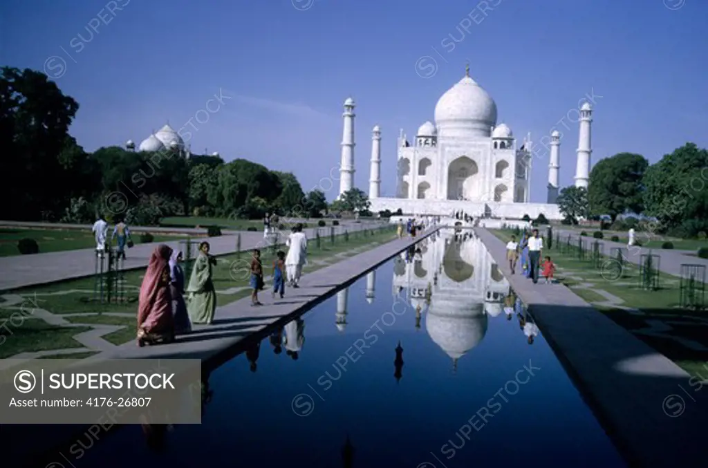 India - Formal garden in front of Taj Mahal temple