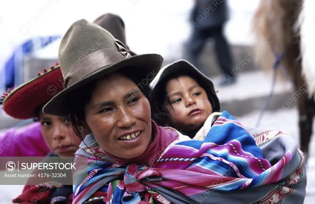 A peruvian woman and her kids, Cusco, Peru