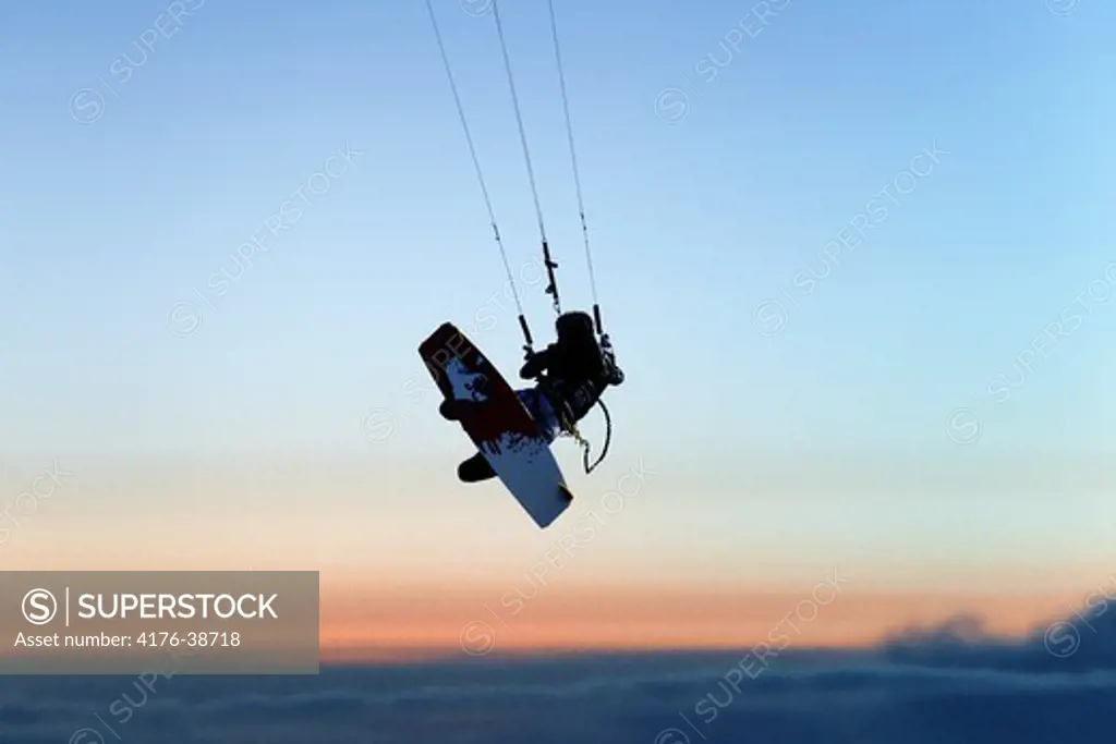 Kitesurfing.