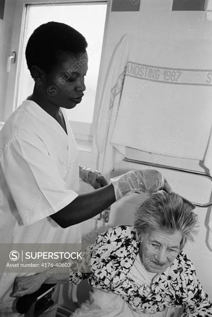 Jeannet Kilinda combing a womans hair Stockholm 1996