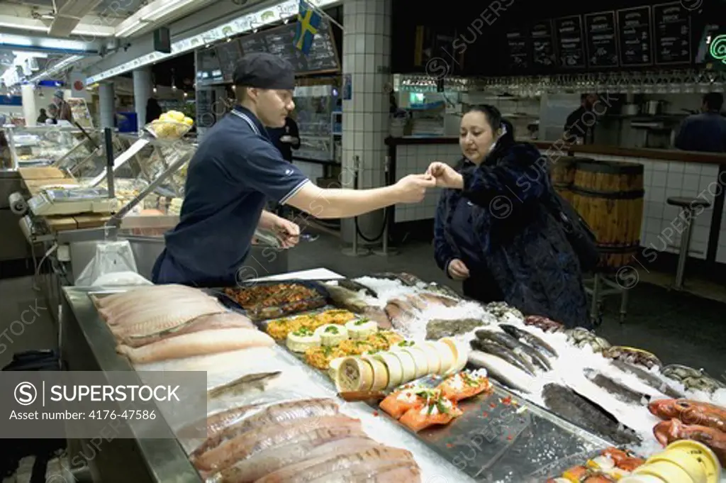 Ramona Taikon buying fish in Hätorgshallen in Stockholm 2006