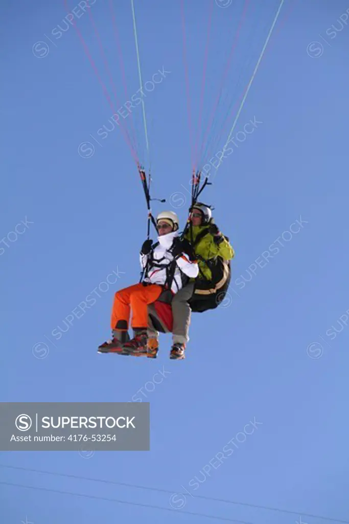 Paraglider in the sky. Verbier. Februari 2007.
