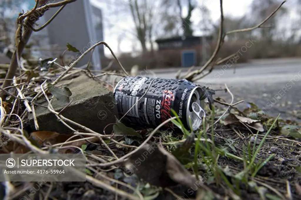 Coca cola zero can litter