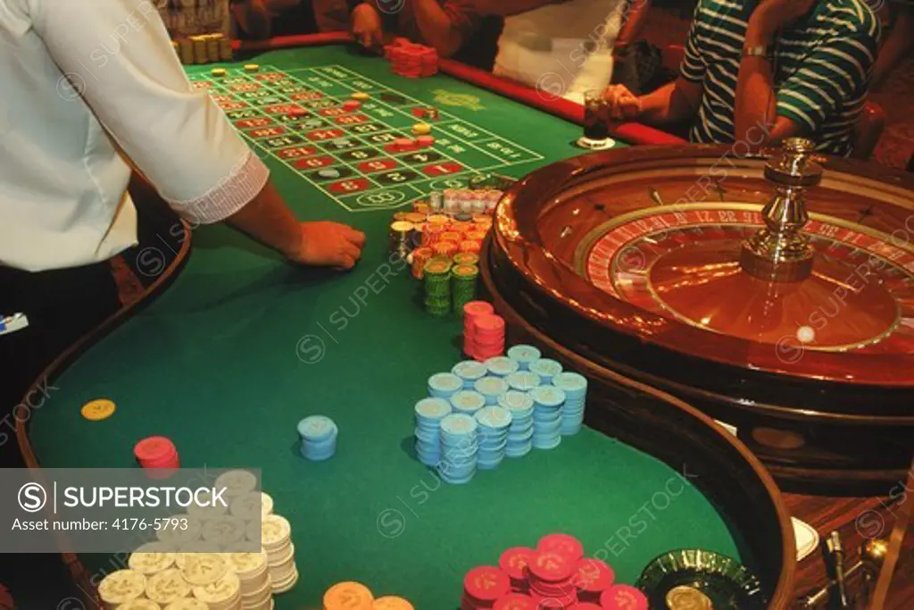 Gambling at roulette table