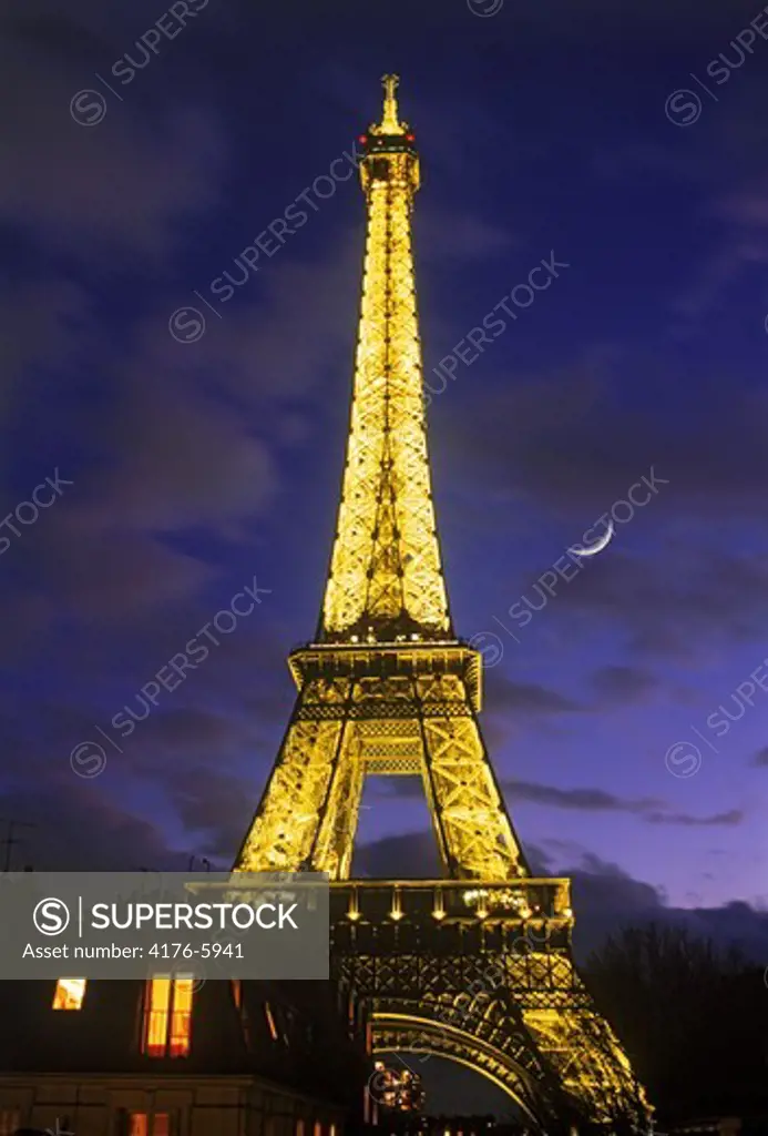 Top floor apartment with Eiffel Tower and quarter moon