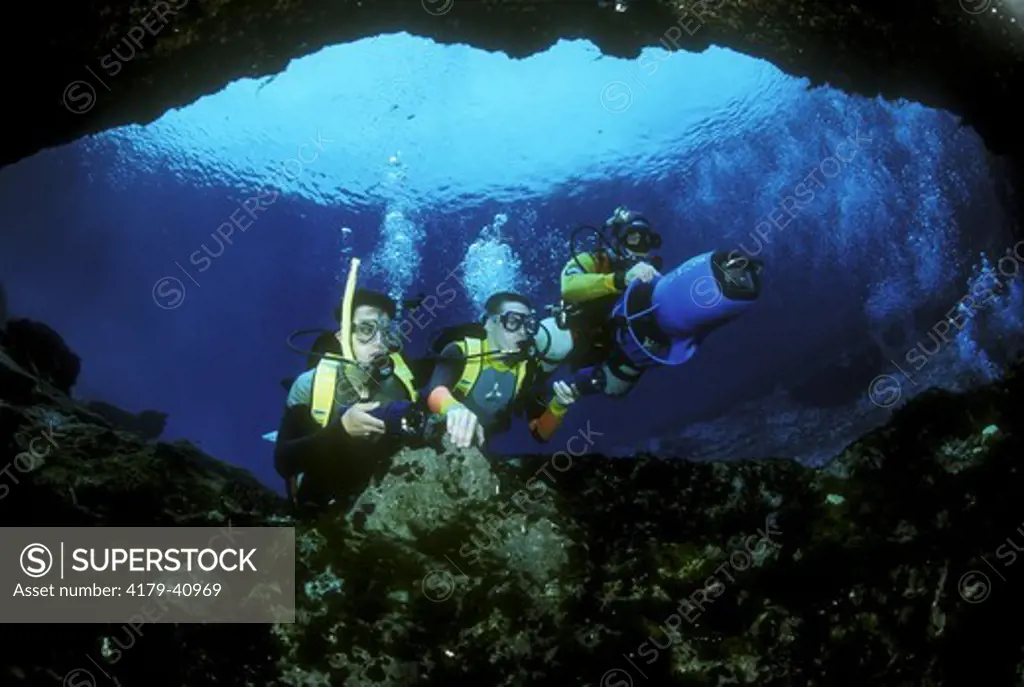 Divers at 75' wide Mammoth Spring Entrance, FL, World's largest artesian Spring