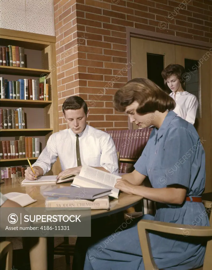 1960S College Students Study Chemistry
