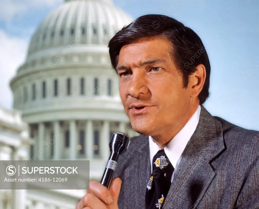 1970S Man Reporter Newsman Holding Microphone Reporting From Capitol Washington Dc News Reporters