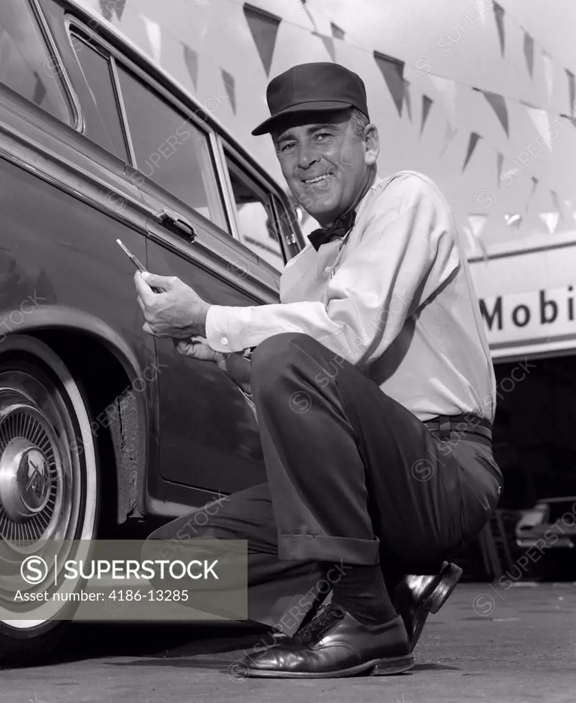 1950S 1960S Gas Station Attendant Checking Tire Pressure