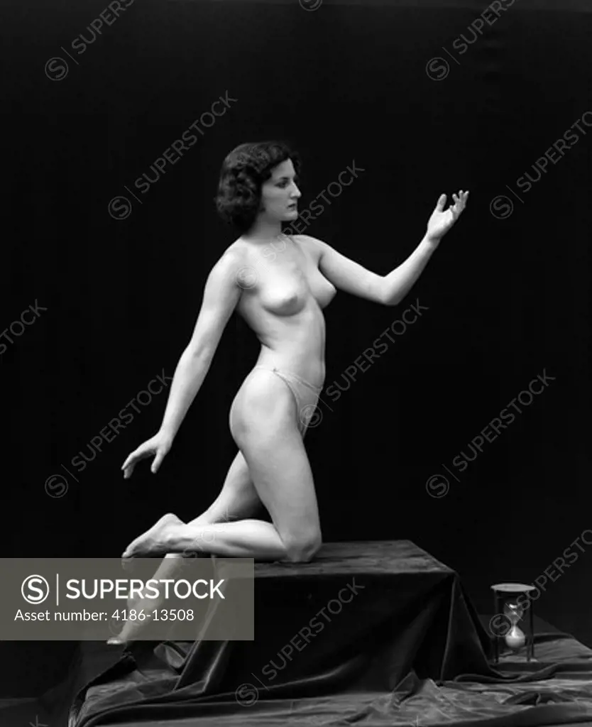 1930S Woman Classical Nude Kneeling Pose
