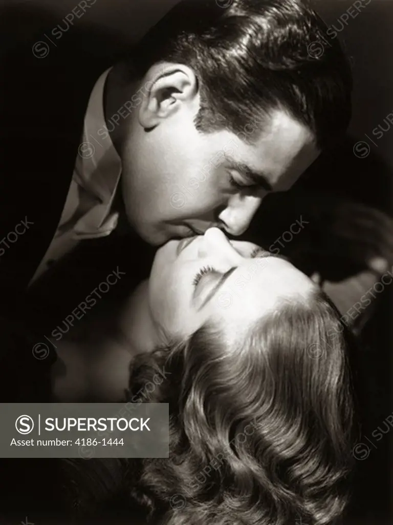 1930S 1940S Couple Man Woman Kissing Hollywood Movie Style