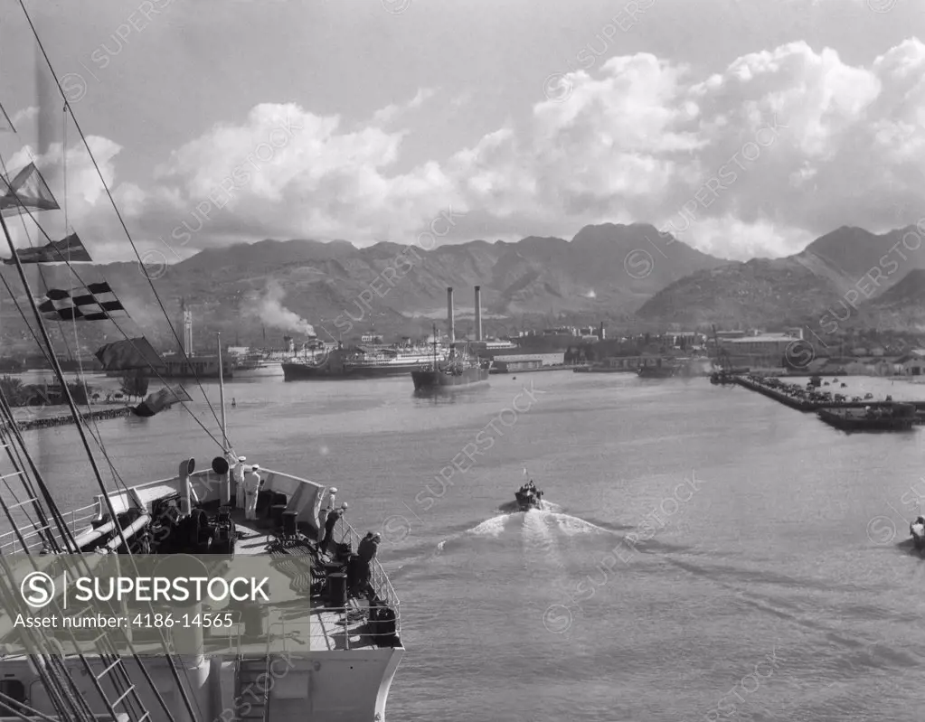 1930S 1940S Ship Entering Honolulu Harbor