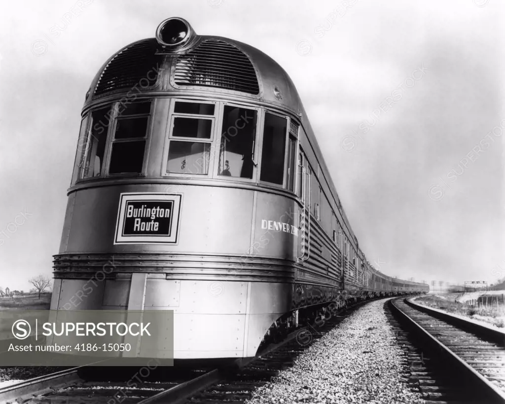 1940S Railroad Denver Zephyr Engine Streamliner