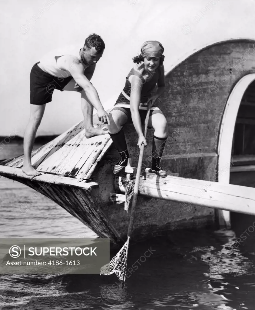 1920S Man Woman Fishing Net Ocean