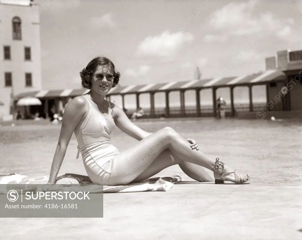 1930S Woman Model Sitting Pool Side Wearing Bathing Suit Sunglasses Sandals Fashion Swim Wear Vacation Miami Beach Florida Usa