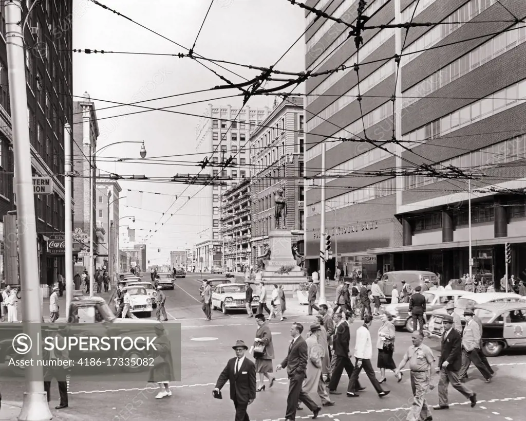 1960s CITYSCAPE MARIETTA AND FORSYTHIA STREETS OVERHEAD WIRES POWERING TRACKLESS TROLLEY ELECTRIC BUS SYSTEM ATLANTA GEORGIA USA