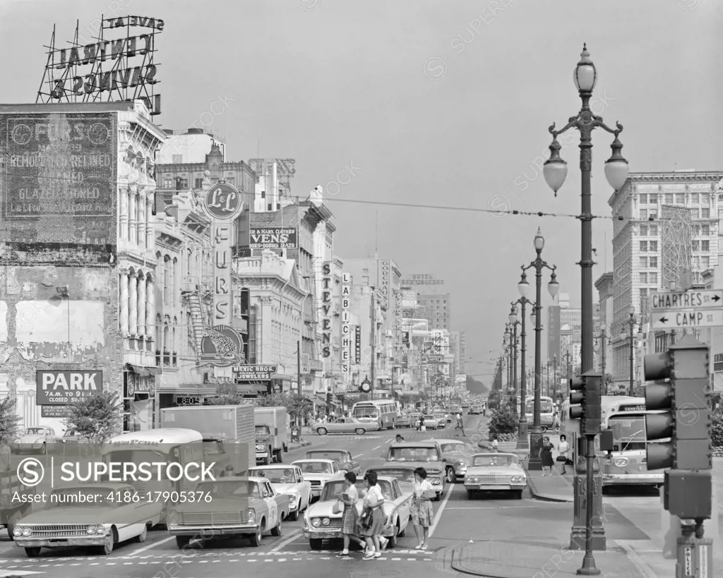 1960s CANAL STREET FROM CHARTRES AND CAMP STREETS LOOKING NORTH PEDESTRIANS TRAFFIC STORES DOWNTOWN NEW ORLEANS LOUISIANA USA