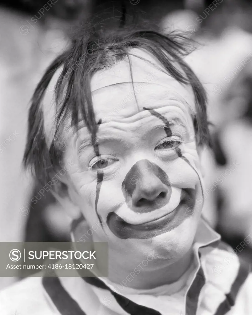 1920s 1930s PORTRAIT OF SMILING MAN A TRADITIONAL AMERICAN WHITEFACE BUFFOONISH CLOWN LOOKING AT CAMERA