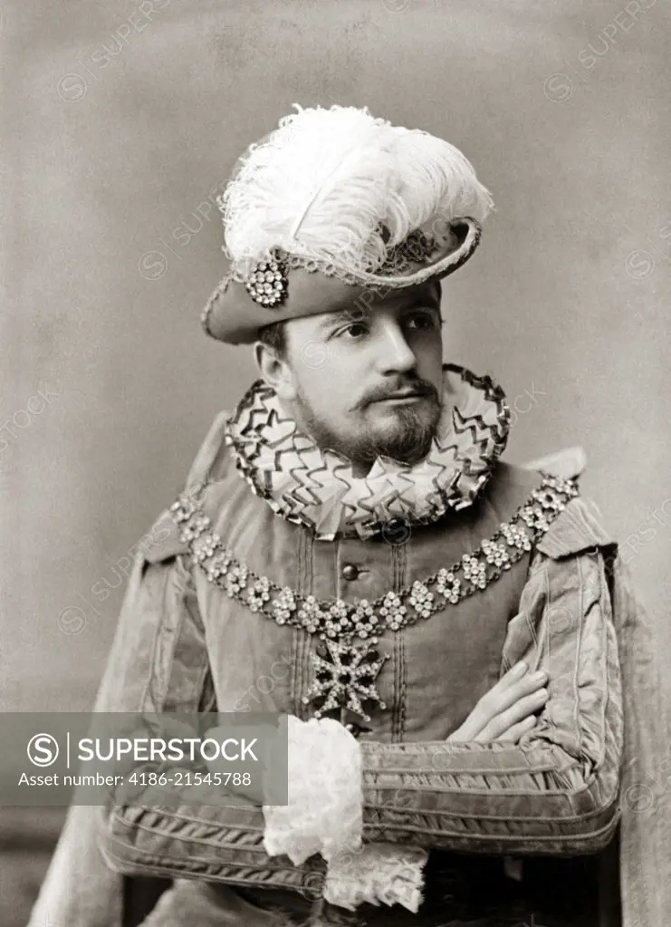 1890s MAN ACTOR IN ELIZABETHAN FASHION COSTUME RUFFLED COLLAR & CUFFS VELVET TUNIC HAT WITH LARGE FEATHER PLUME & BEARD