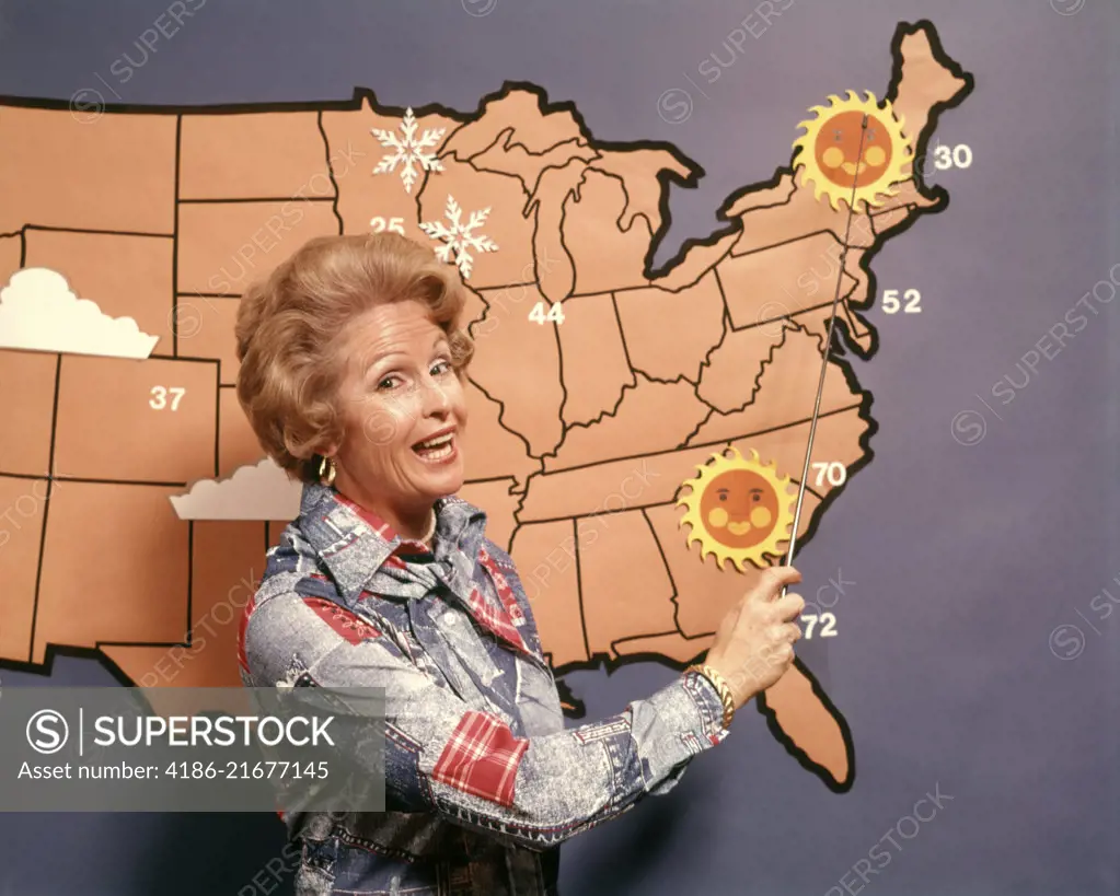 1960s 1970s DEMONSTRATIVE WOMAN TV FORECASTER GIVING WEATHER REPORT POINTING TO MAP LOOKING AT CAMERA