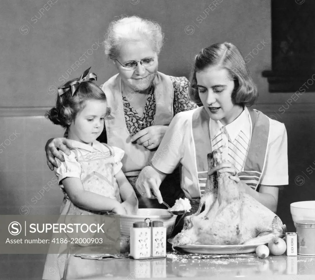 1940s 1950s MOTHER DAUGHTER GRANDMOTHER STUFFING THANKSGIVING TURKEY