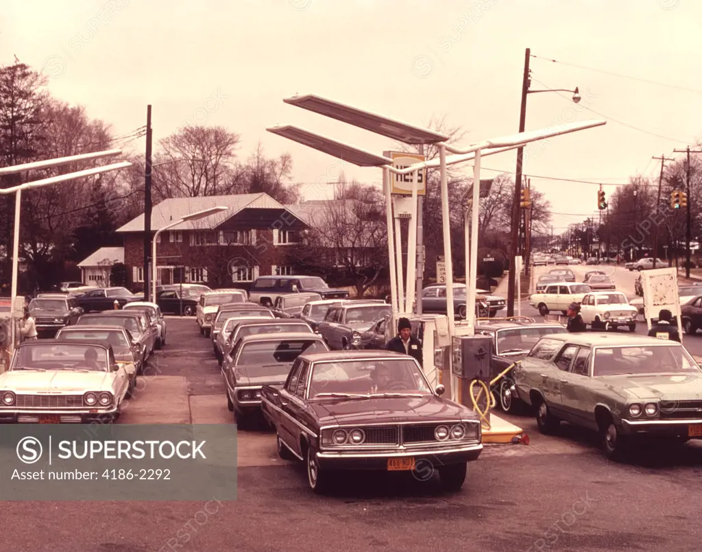 1970S Long Lines At Gas Pumps During Oil Crisis