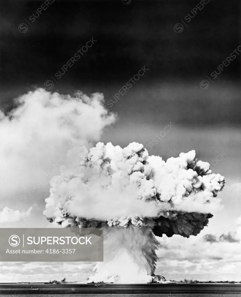 Atomic Bomb Explosion Mushroom Cloud Nuclear Radiation Danger Weapon 