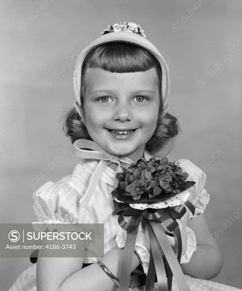 1950S Child Holding Flowers Smiling