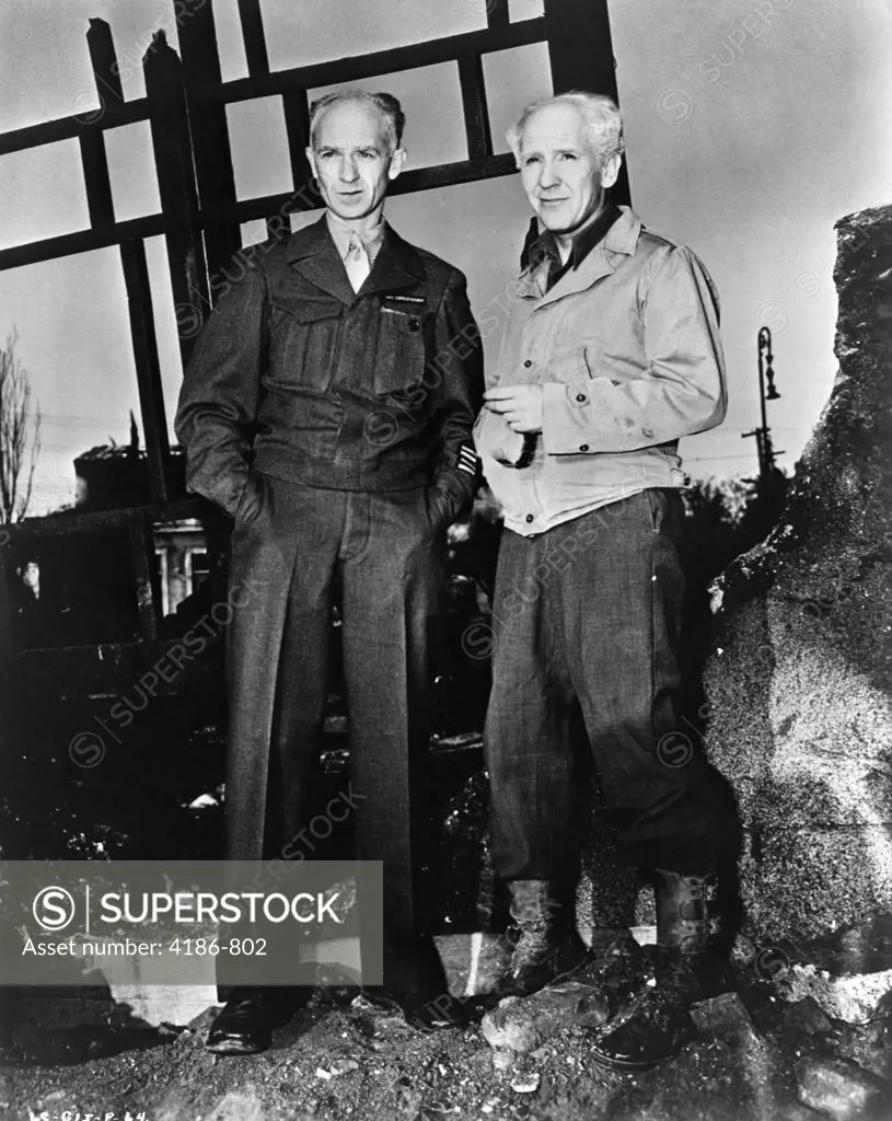 Ernie Pyle And Burgess Meredith On The Set Of Movie Gi Joe Meredith Played Pyle In The Movie