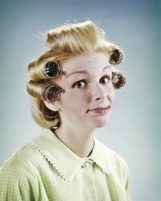 1960s GOOD MORNING PORTRAIT BLONDE WOMAN WITH HAIR IN ROLLERS FUNNY FACIAL EXPRESSION WIDE-EYES WISTFULLY LOOKING AT CAMERA