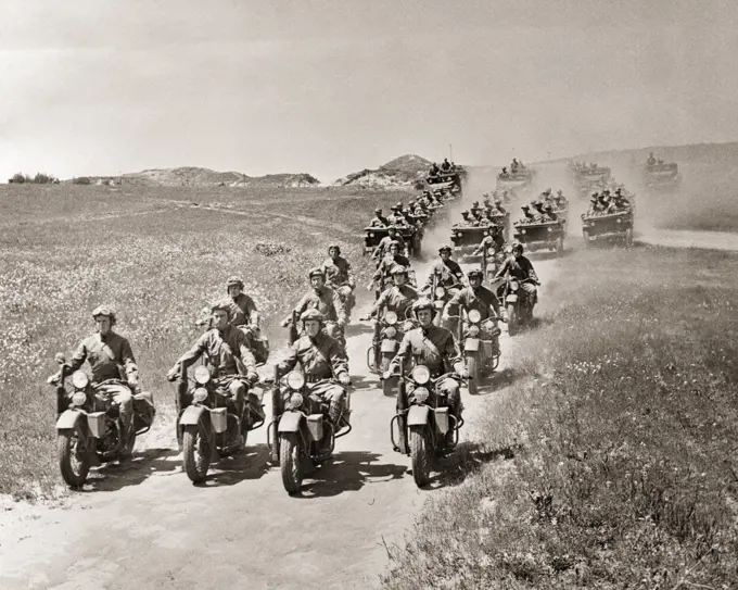 1940s US ARMY RECONNAISSANCE MOTORCYCLE SOLDIERS LEADING CONVOY OF JEEPS AND TRUCKS DURING FIELD TRAINING MANEUVERS BEFORE WW2