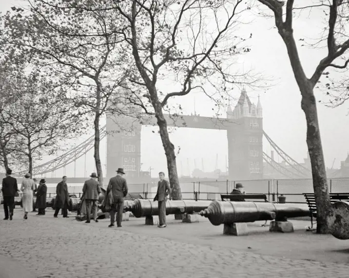 1930s SHADOWY TOWER BRIDGE SEEN FROM THE EMBANKMENT LONDON ENGLAND UNITED KINGDOM 
