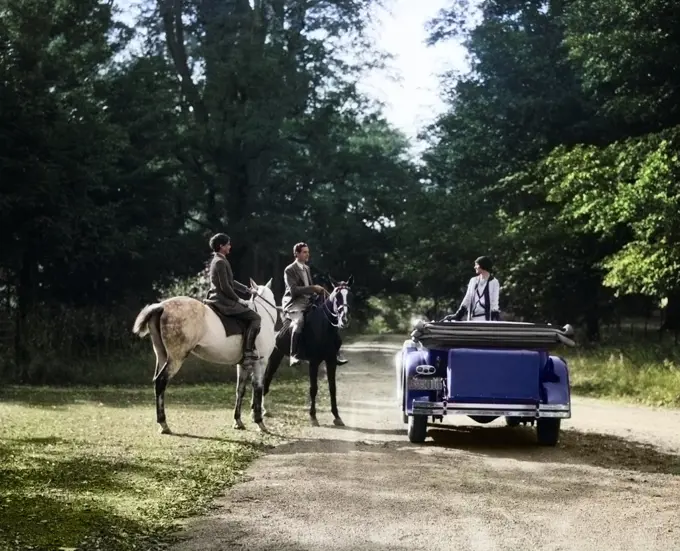 1920s 1930s ELEGANT WELL-TO-DO COUPLE ON HORSES MEETING WOMAN STOPPED ON ROAD IN CONVERTIBLE TOURING CAR