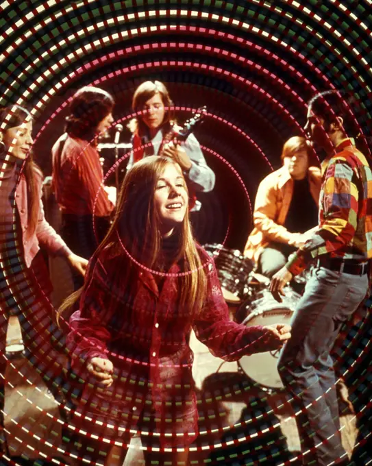 1970s TEENAGE ROCK BAND GROUP AND BOYS AND GIRLS DISCO DANCING AMID SWIRLING PSYCHEDELIC LIGHTS AND MUSIC