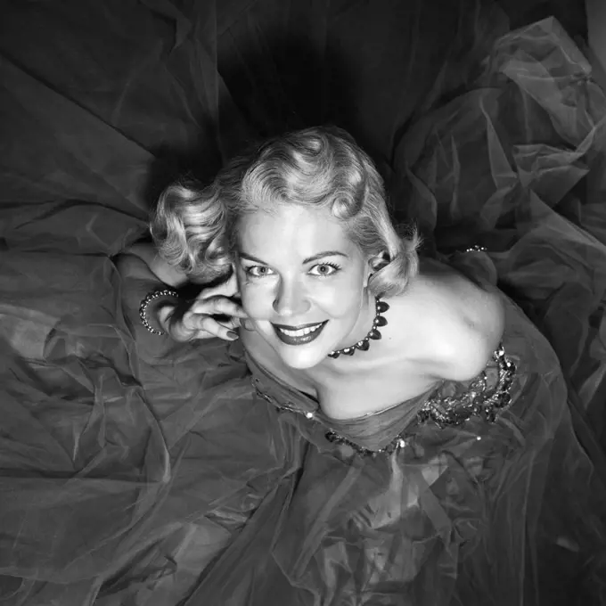 1950s SMILING BLOND WOMAN LOOKING UP FORMAL STRAPLESS EVENING GOWN GLAMOROUS 