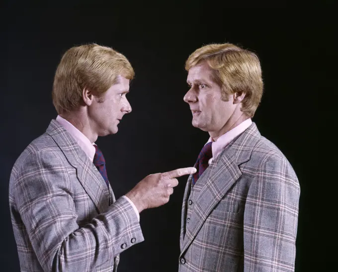 1970s BLOND MAN IN PLAID THREE PIECE SUIT POINTING ACCUSING FINGER AT HIMSELF HUMOROUS DOUBLE EXPOSURE