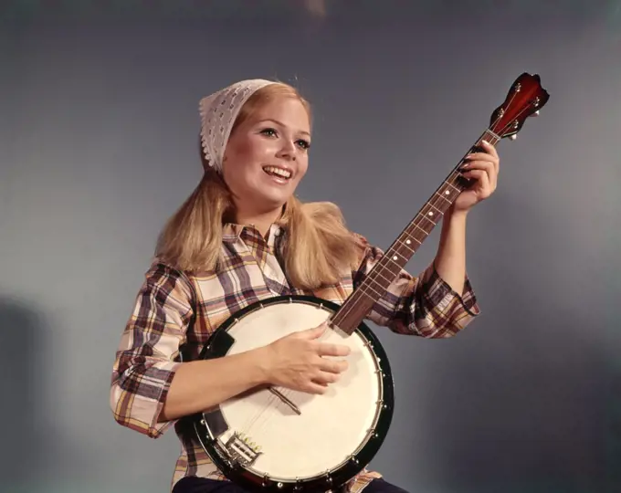 1960S 1970S Young Blond Woman Playing Banjo