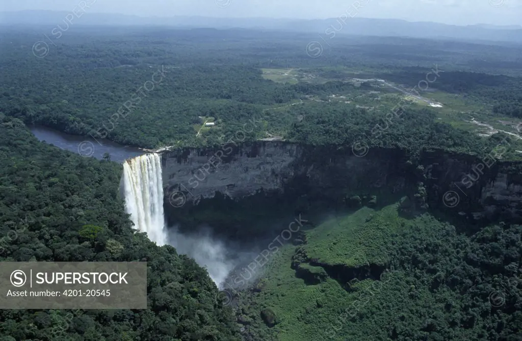 Kaieteur Waterfall on the Potaro River, highest waterfall, Guyana