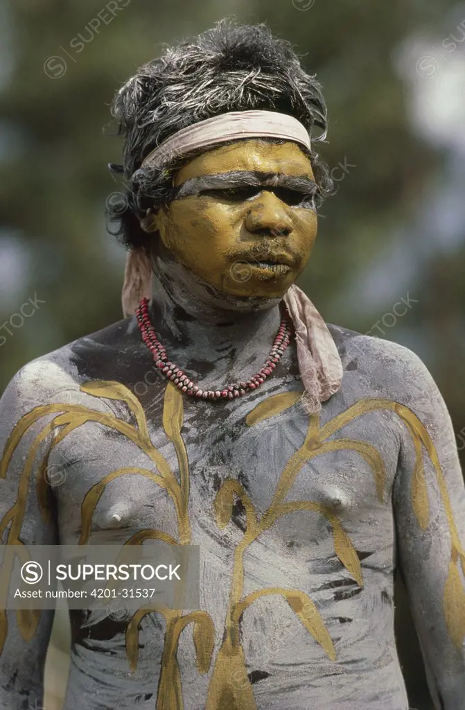Tribesman of the Wanum people wearing traditional costume and body paint for the Corroboree festival, Turkey Creek, Western Australia