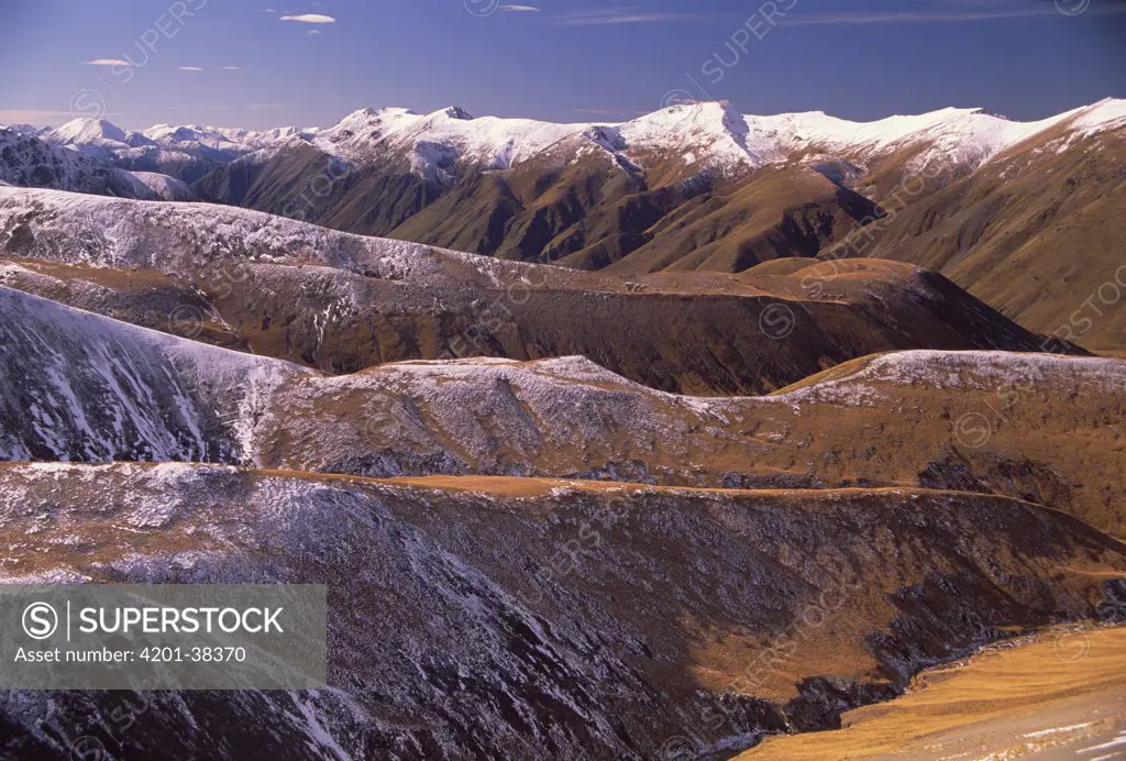 Snow dusted mountains near Two Thumbs Range, New Zealand