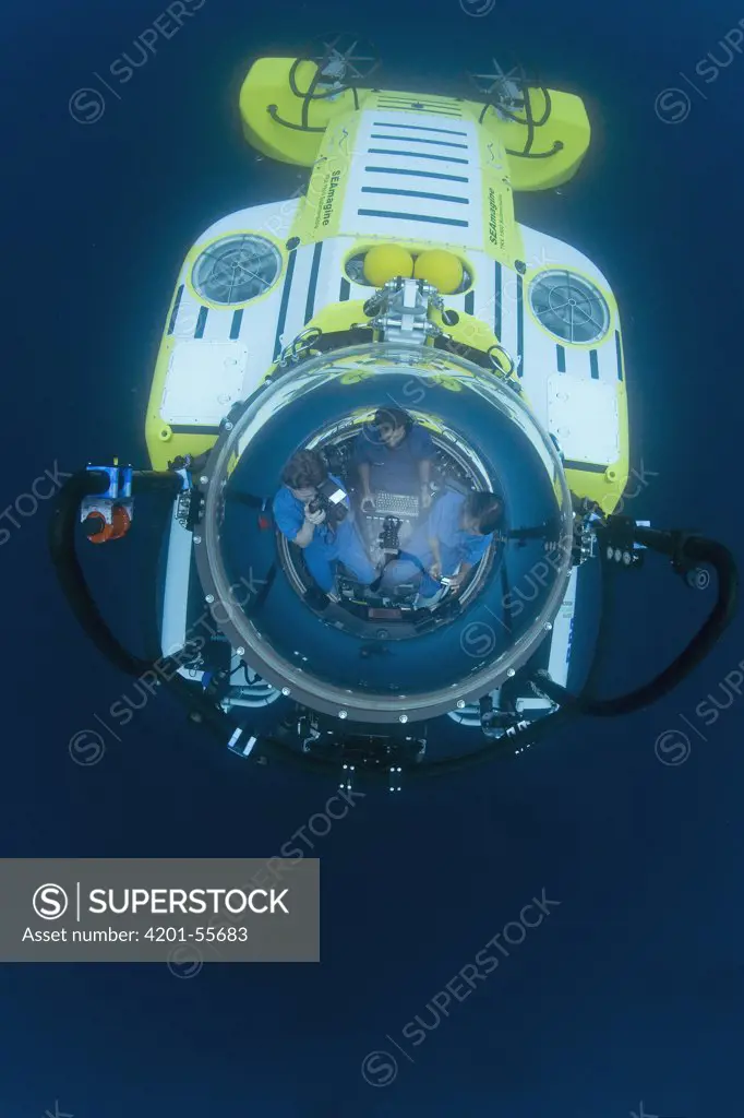 Research submersible submerging to explore hot vents, Danzante Island, Baja California, Mexico