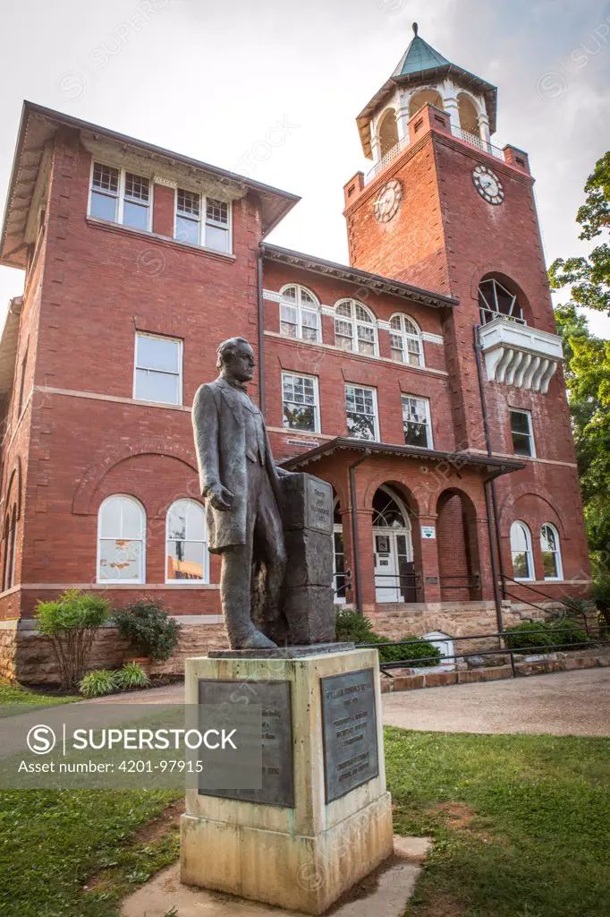 William Jennings Bryan statue and historical Rhea County Courthouse where the Scopes Monkey Trial was held, Dayton, Tennessee