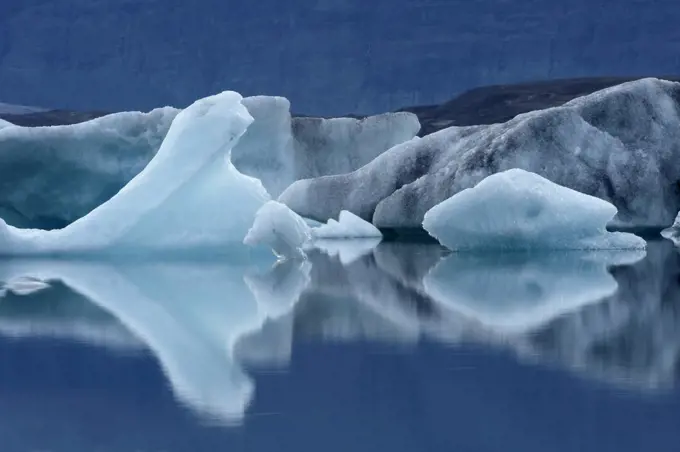 Ice floes in glacial lake, Jokulsarlon, Iceland
