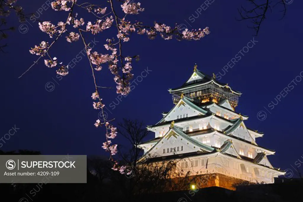 Osaka Castle lit up at night, Osaka, Osaka Prefecture, Kinki Region, Honshu, Japan